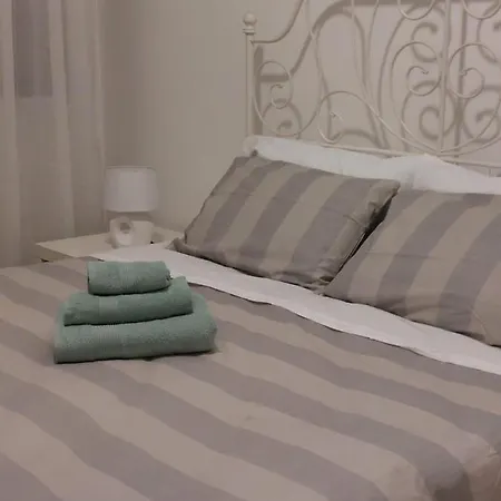 M.aurelio Red Appartement