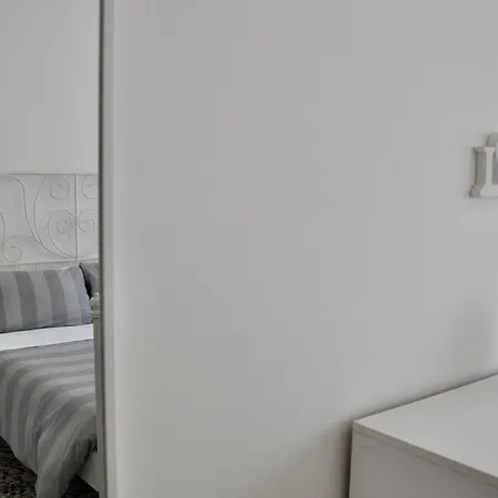 M.aurelio Red Appartement